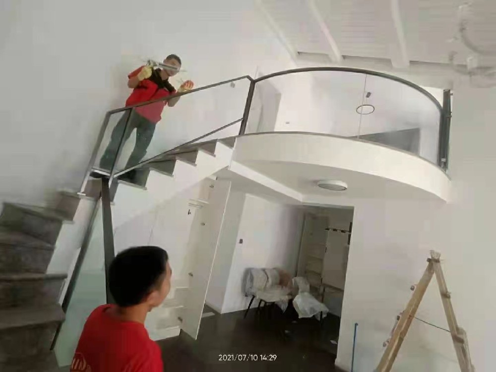 安装施工现场