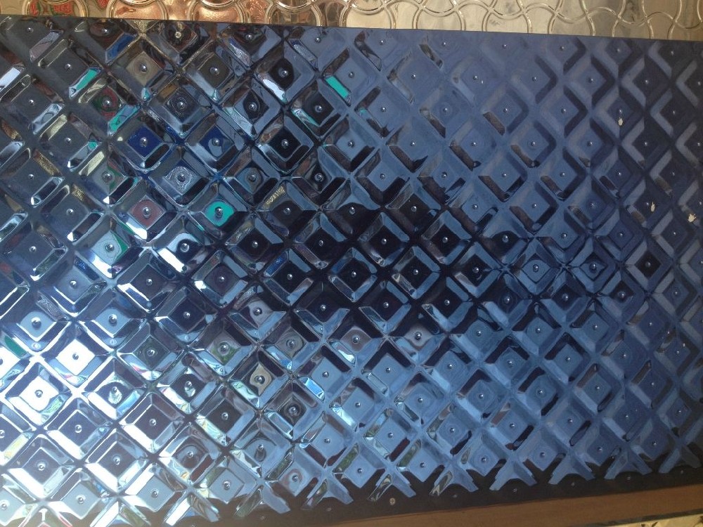 压花加工下的不锈钢水波纹板有哪些特点？