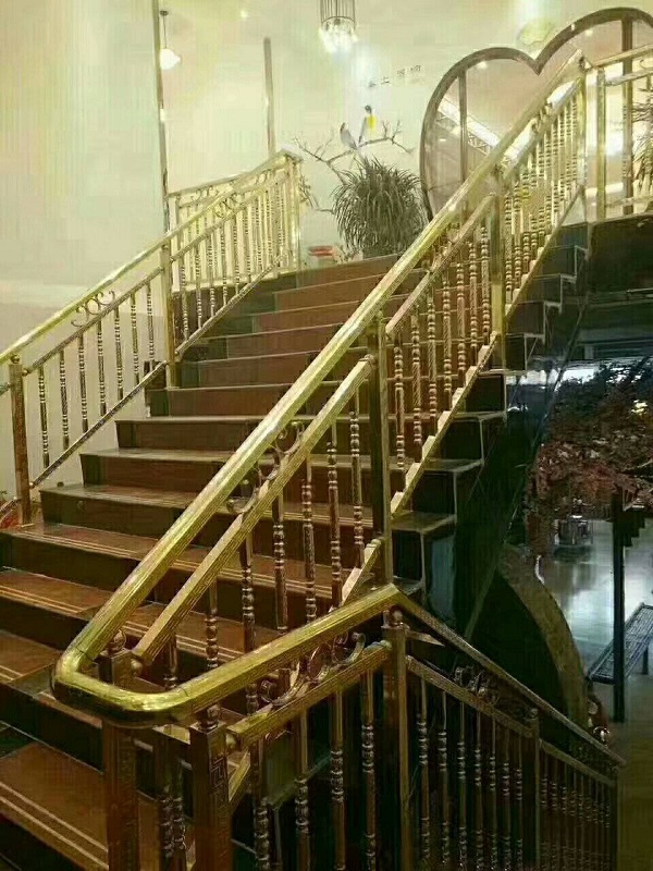 色彩明快，自然简洁-商场玻璃不锈钢护栏